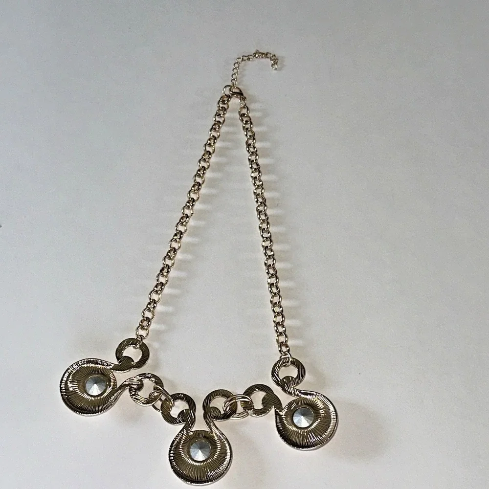 Unbranded Statement Necklace Womens OS Gold Excellent Crystal Bib Hammered Metal